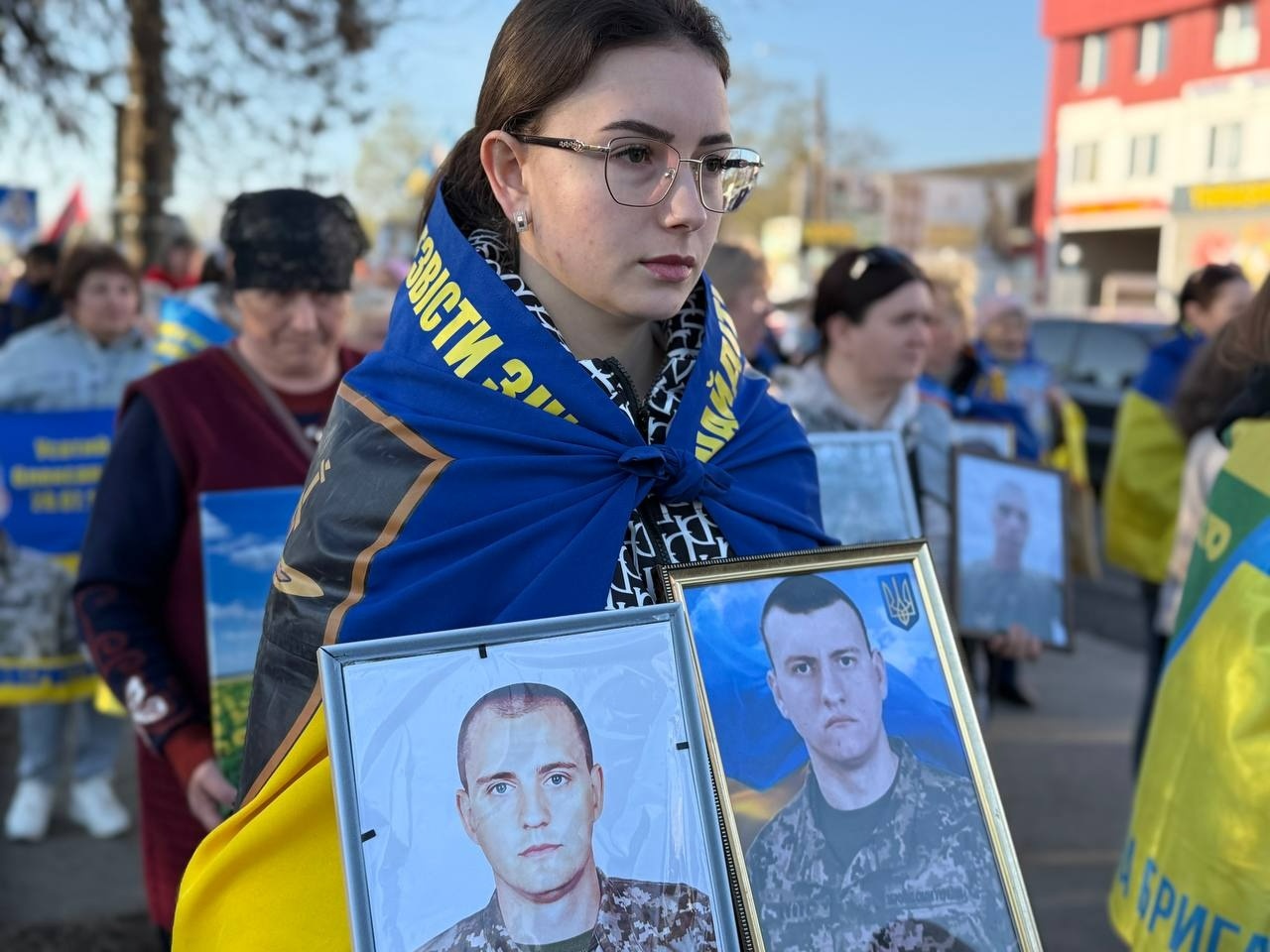 Де наші? У Первомайську сотні людей вийшли на ходу підтримки зниклих безвісти та полонених