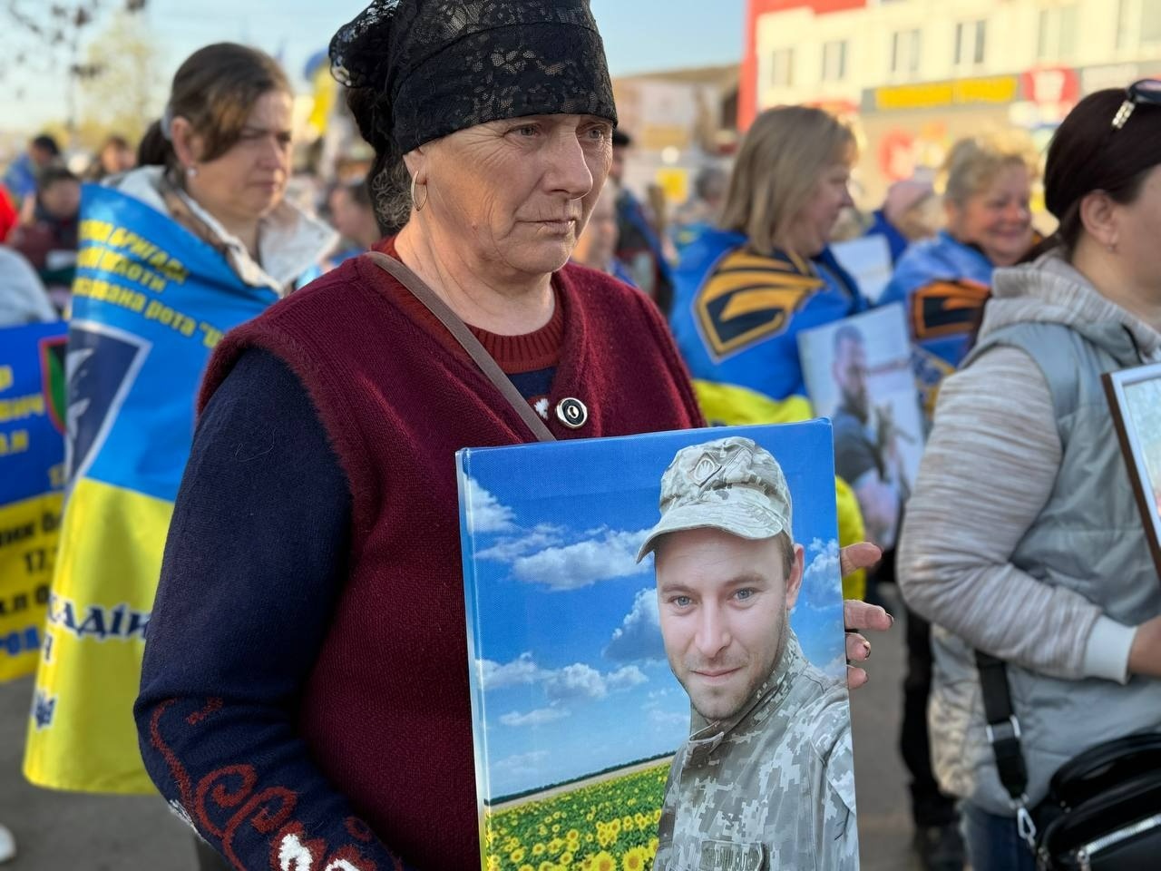 Де наші? У Первомайську сотні людей вийшли на ходу підтримки зниклих безвісти та полонених