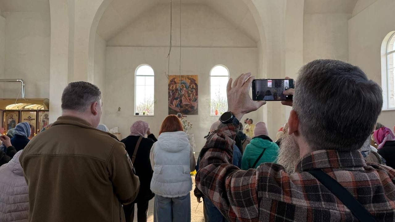 Храм ПЦУ у Первомайську передав 22 тисячі гривень на збір Гард.City з нагоди Вербної неділі