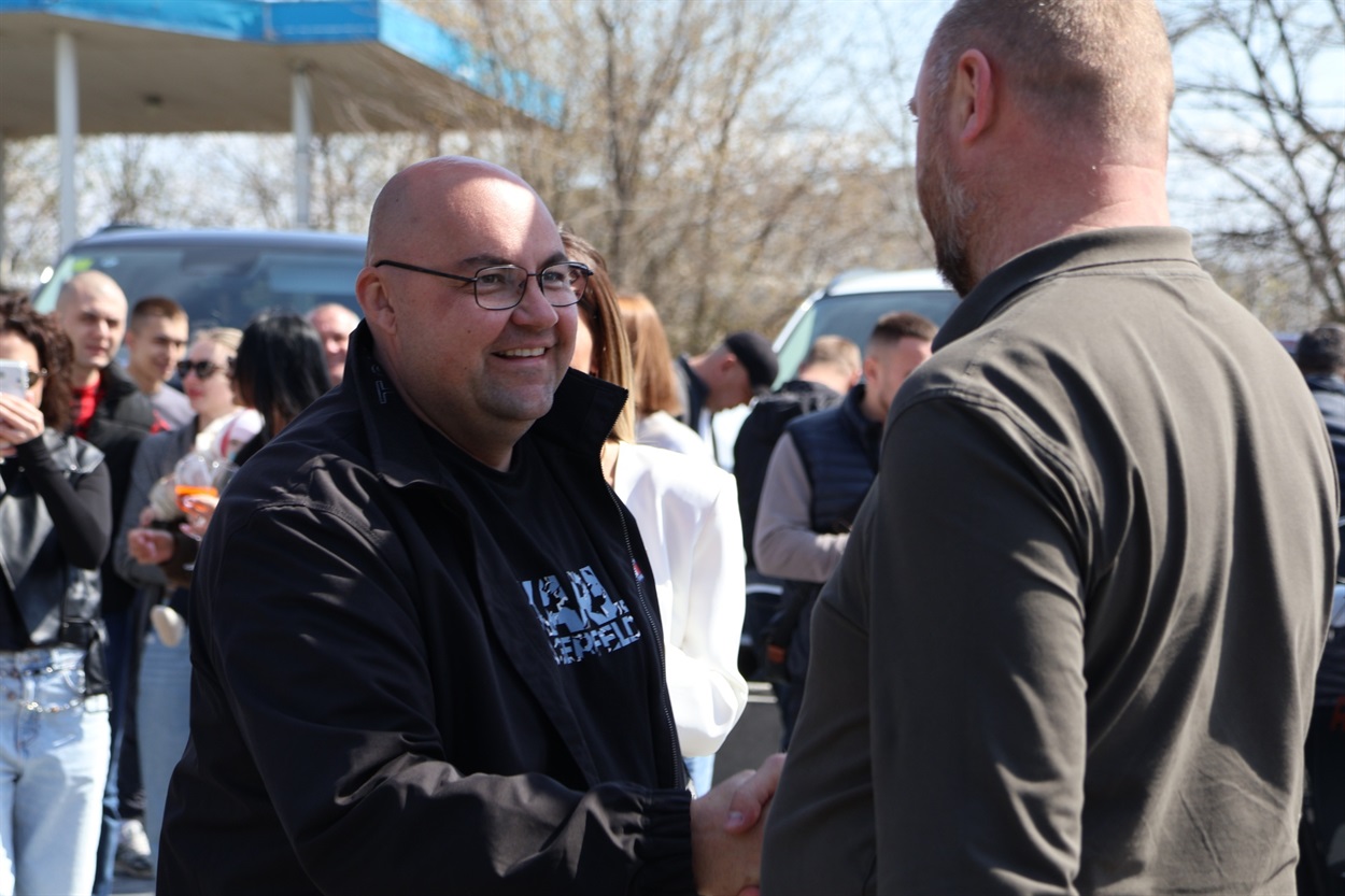 Керівник відділу продажів Юрій Середенко