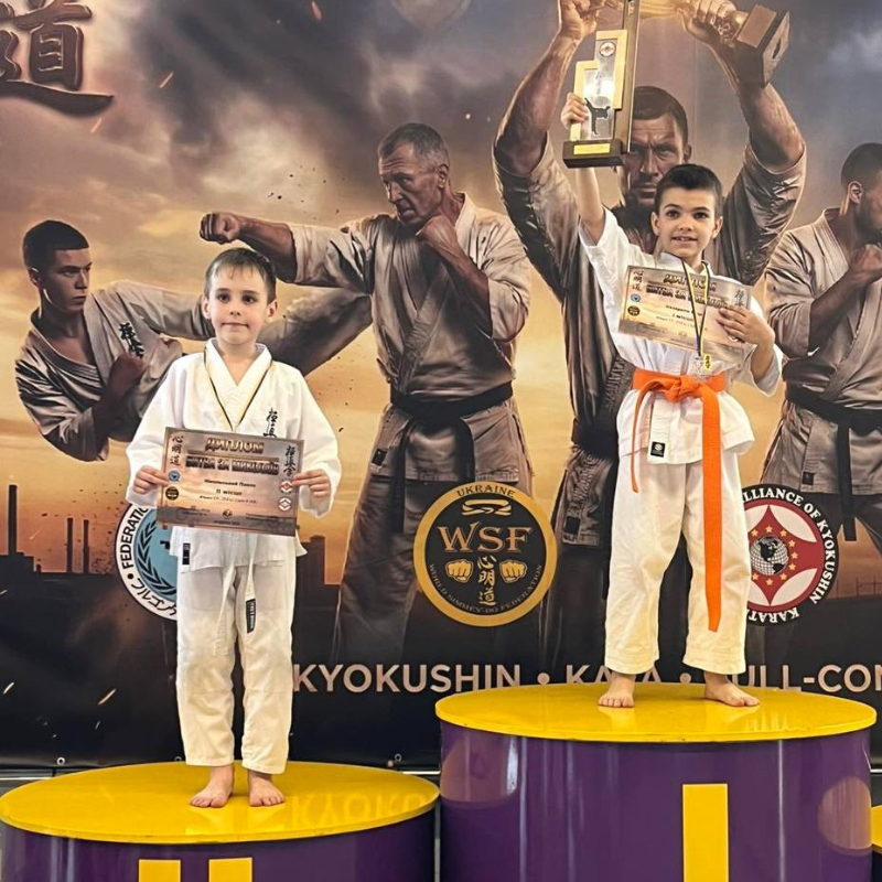 «Без тренерів, але з характером»: каратисти з Первомайська здобули 10 медалей на турнірі в Миколаєві