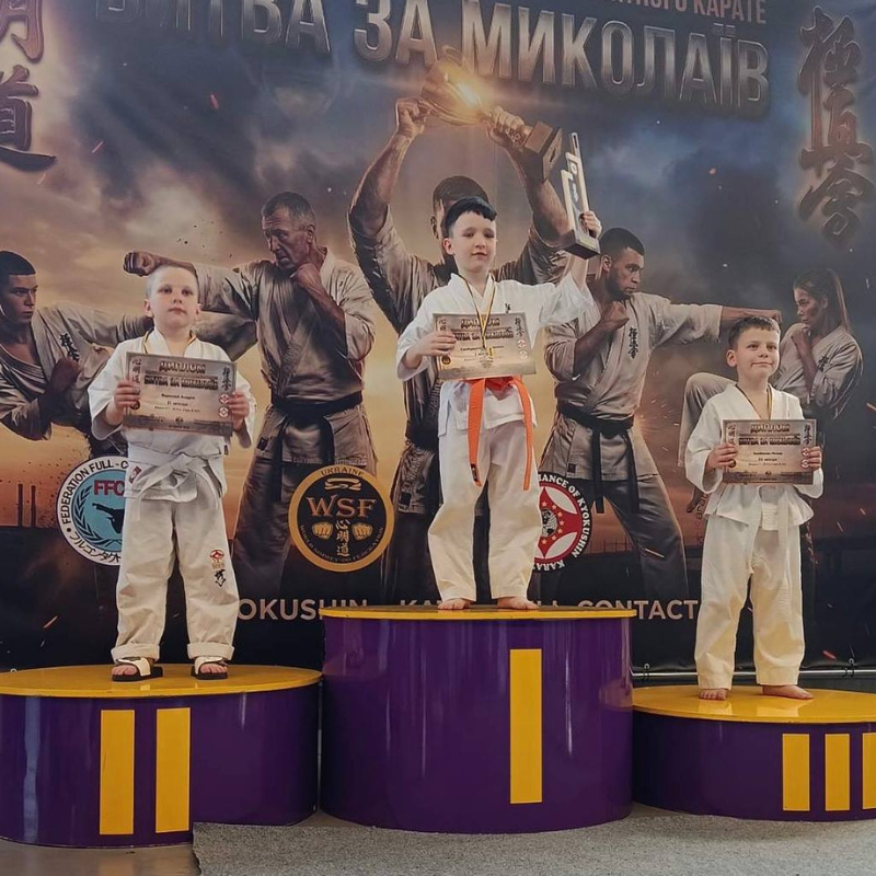 «Без тренерів, але з характером»: каратисти з Первомайська здобули 10 медалей на турнірі в Миколаєві