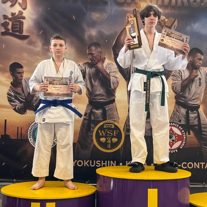 «Без тренерів, але з характером»: каратисти з Первомайська здобули 10 медалей на турнірі в Миколаєві