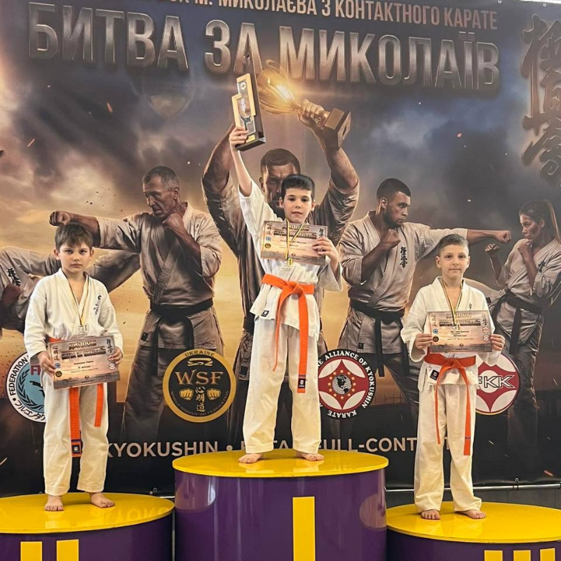 «Без тренерів, але з характером»: каратисти з Первомайська здобули 10 медалей на турнірі в Миколаєві