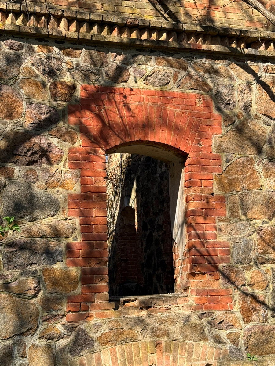 Мальовничі мури старого млина: фотоальбом і відеоекскурс цікавинками Первомайщини