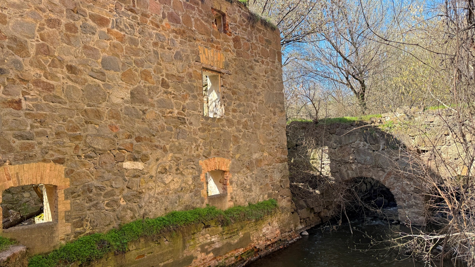 Мальовничі мури старого млина: фотоальбом і відеоекскурс цікавинками Первомайщини