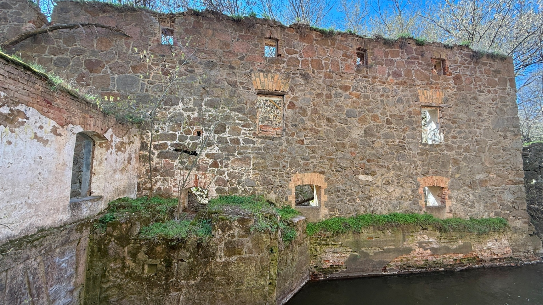 Мальовничі мури старого млина: фотоальбом і відеоекскурс цікавинками Первомайщини