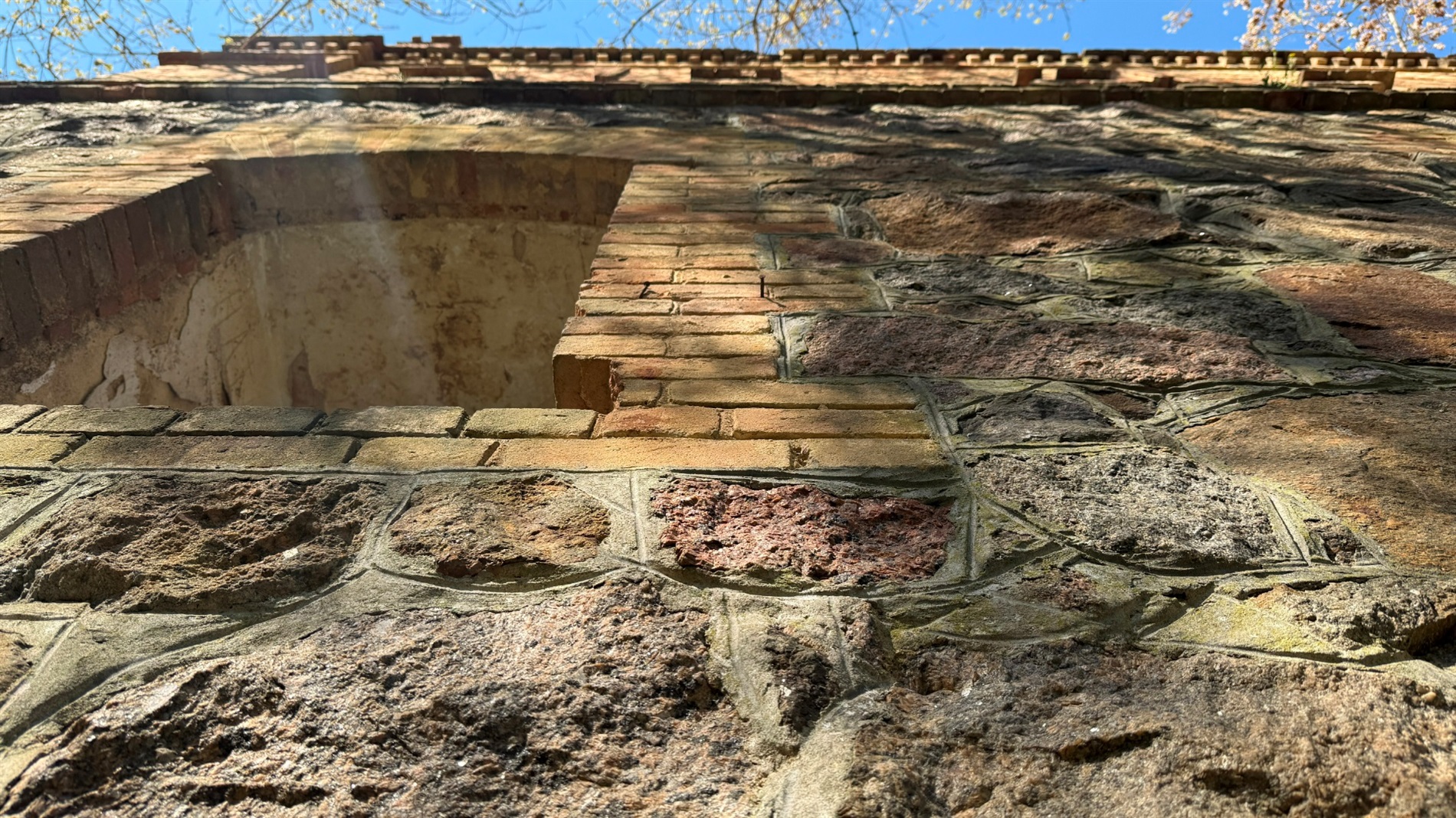 Мальовничі мури старого млина: фотоальбом і відеоекскурс цікавинками Первомайщини