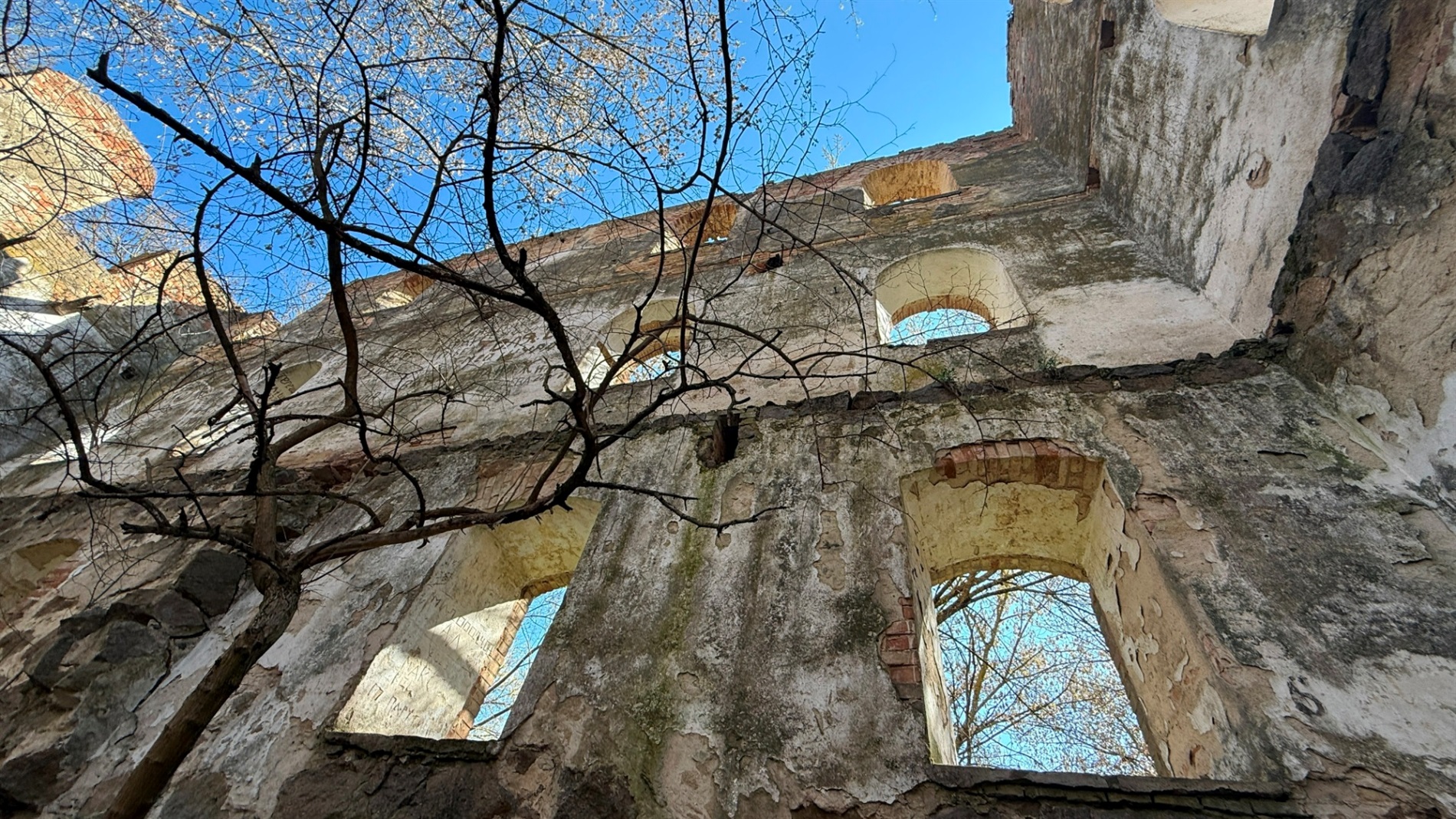 Мальовничі мури старого млина: фотоальбом і відеоекскурс цікавинками Первомайщини