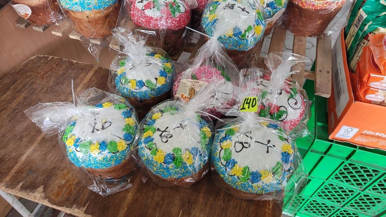 Що почому на центральному ринку Первомайська перед Великоднем: фотоогляд цін на продукти