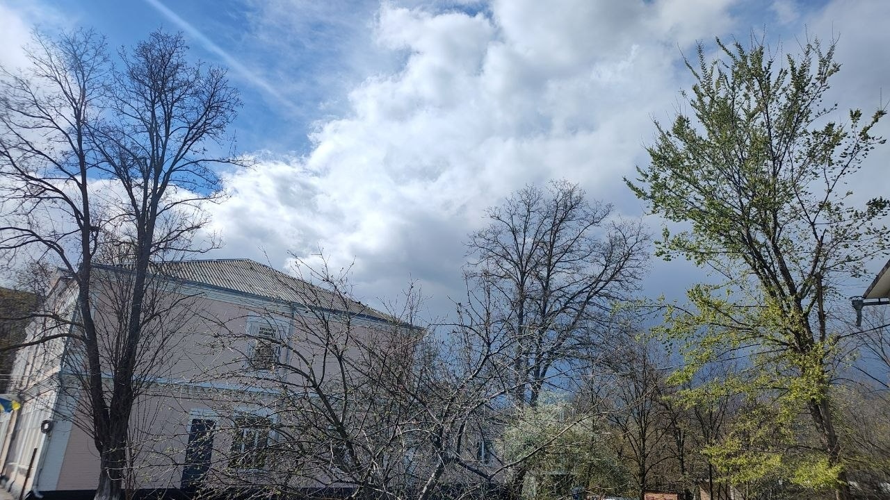 Хмари, град і знову сонце: мінливий квітень у Первомайську. Фотоальбом