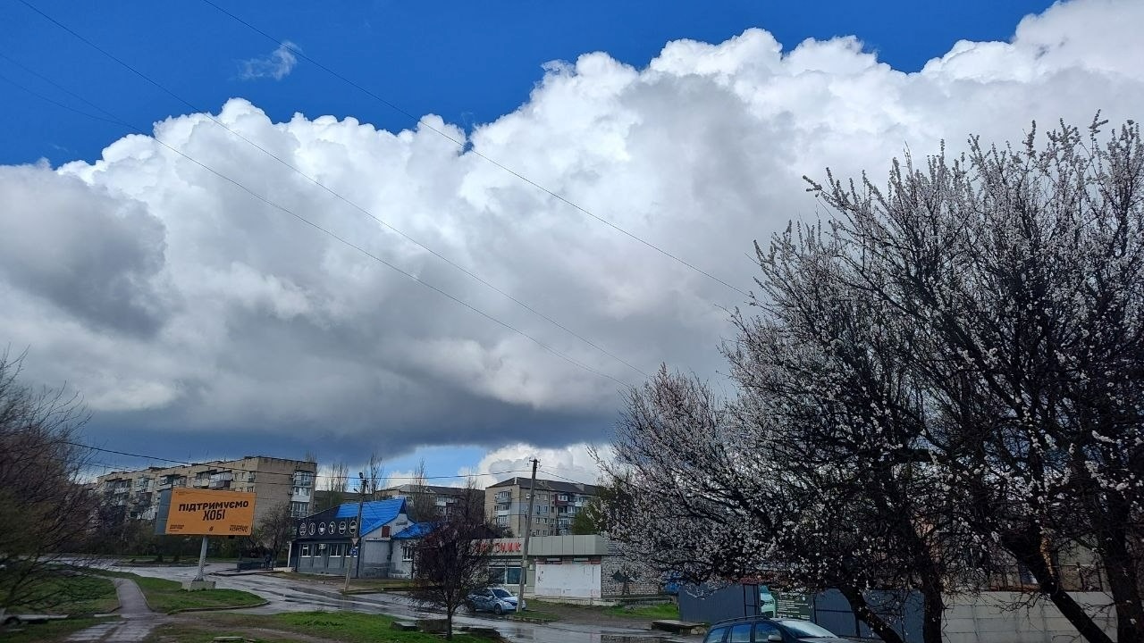 Хмари, град і знову сонце: мінливий квітень у Первомайську. Фотоальбом