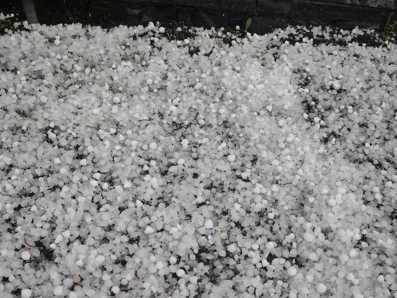 Хмари, град і знову сонце: мінливий квітень у Первомайську. Фотоальбом