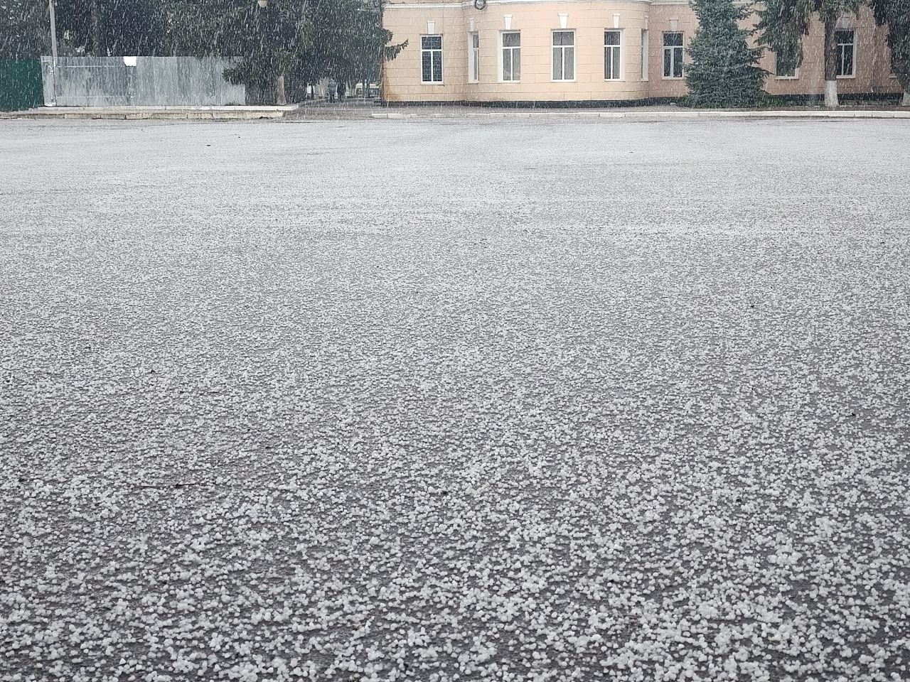 Хмари, град і знову сонце: мінливий квітень у Первомайську. Фотоальбом