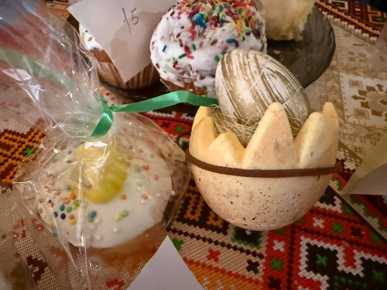 Паски, писанки і велика справа: у Первомайському ліцеї «Престиж» ярмаркували заради ЗСУ