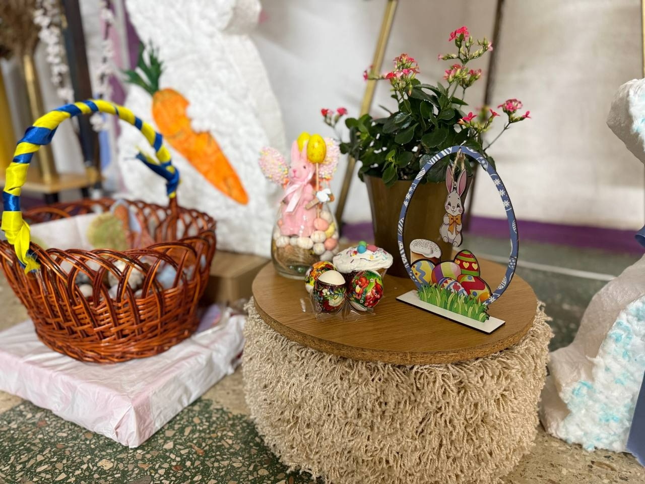 Паски, писанки і велика справа: у Первомайському ліцеї «Престиж» ярмаркували заради ЗСУ