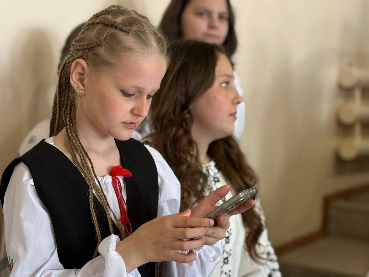 Паски, писанки і велика справа: у Первомайському ліцеї «Престиж» ярмаркували заради ЗСУ