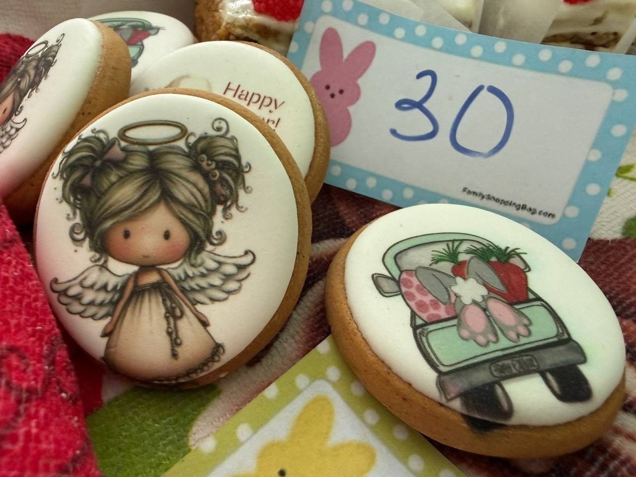 Паски, писанки і велика справа: у Первомайському ліцеї «Престиж» ярмаркували заради ЗСУ