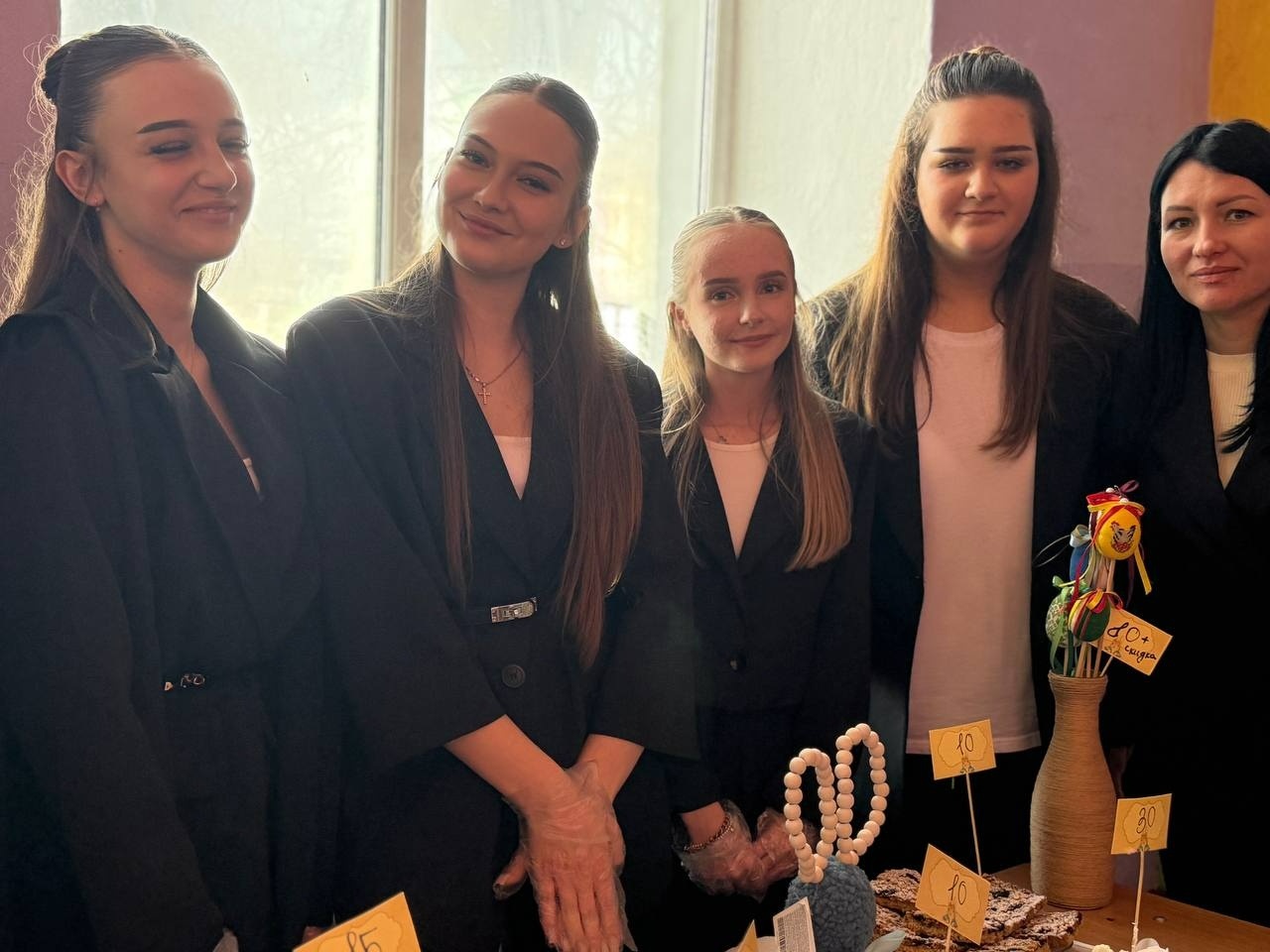 Паски, писанки і велика справа: у Первомайському ліцеї «Престиж» ярмаркували заради ЗСУ