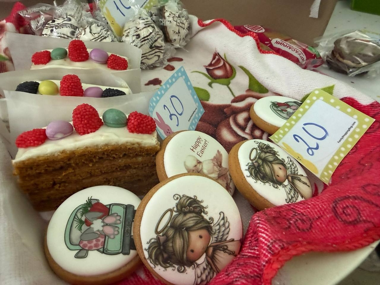 Паски, писанки і велика справа: у Первомайському ліцеї «Престиж» ярмаркували заради ЗСУ