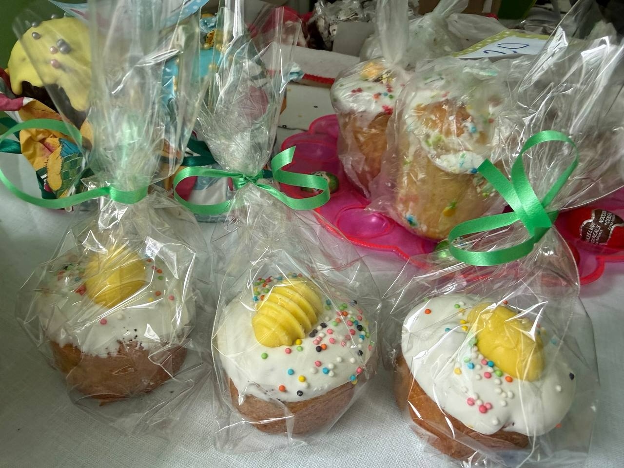 Паски, писанки і велика справа: у Первомайському ліцеї «Престиж» ярмаркували заради ЗСУ