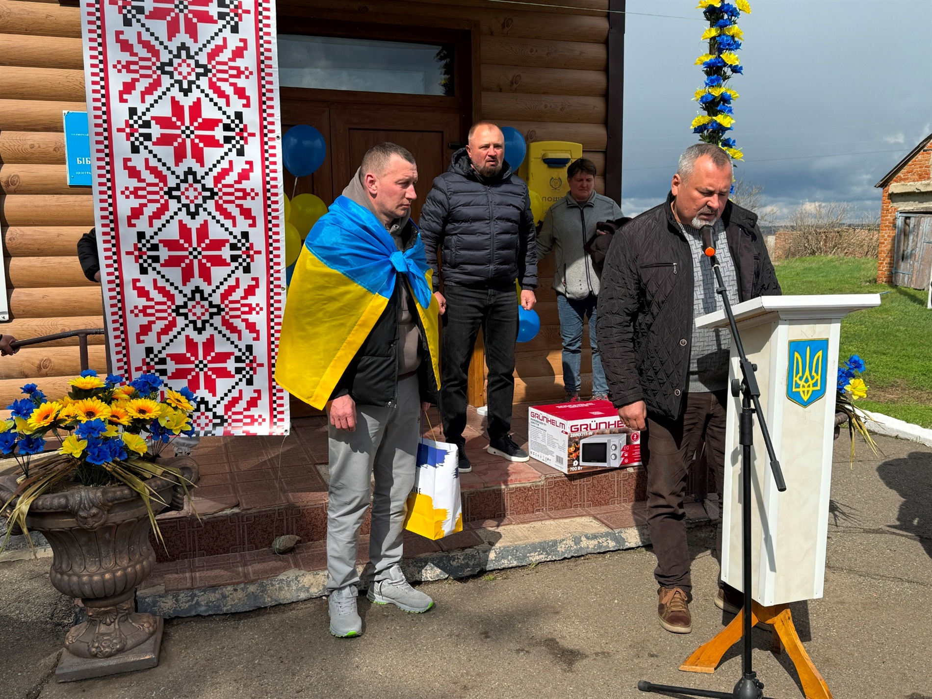У Грушівці на Первомайщині зустріли звільненого захисника