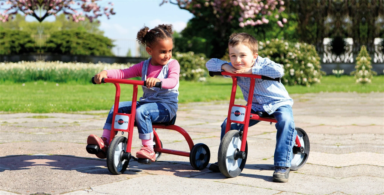 Активне дитинство: як допомогти дитині опанувати перший транспорт і розвинути координацію