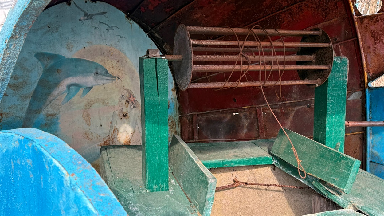 Всередині збереглися малюнки