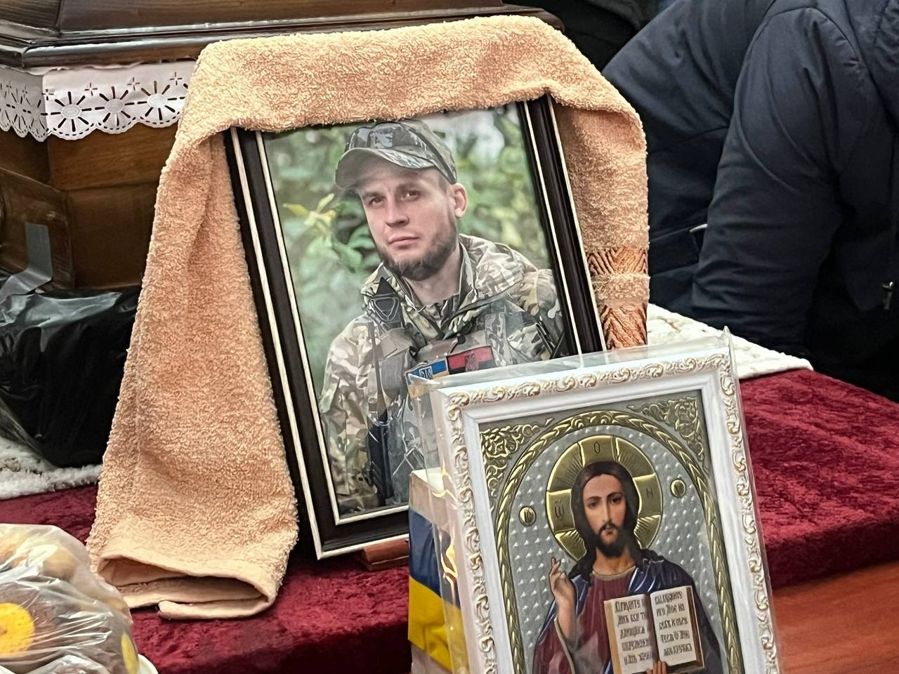 Первомайськ попрощався із захисником України Максимом Романовим