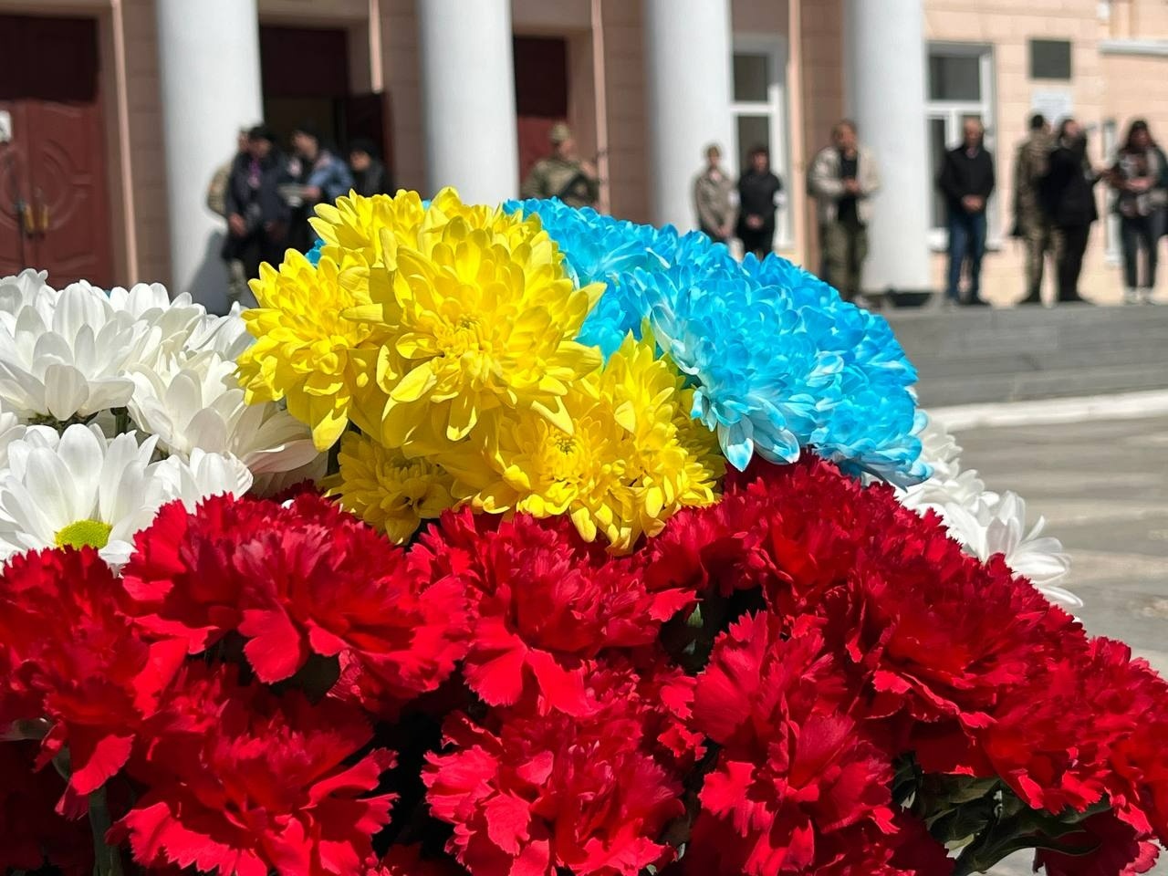 Первомайськ попрощався із захисником України Максимом Романовим