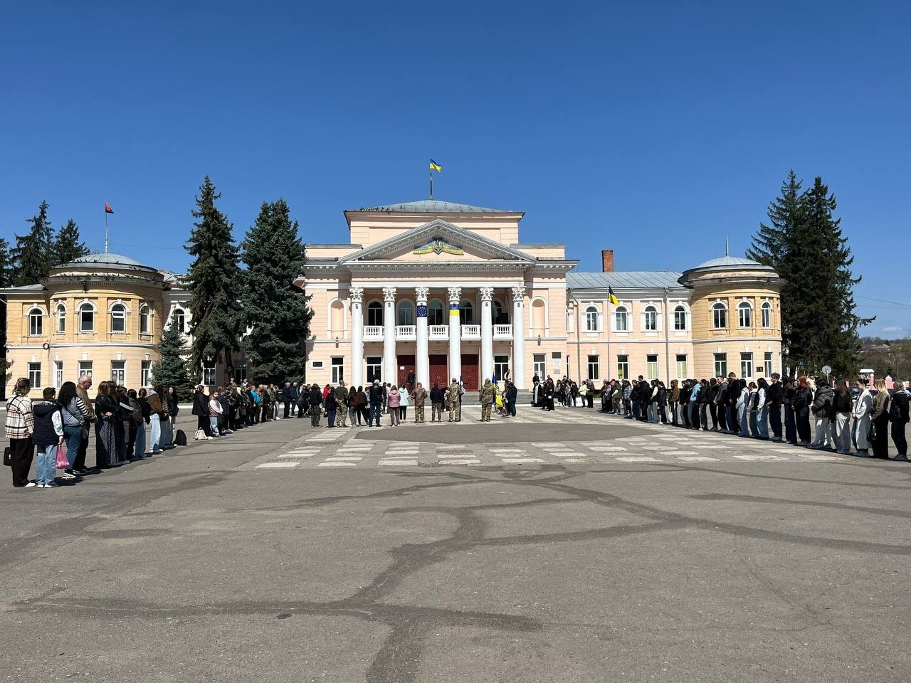 Первомайськ попрощався із захисником України Максимом Романовим