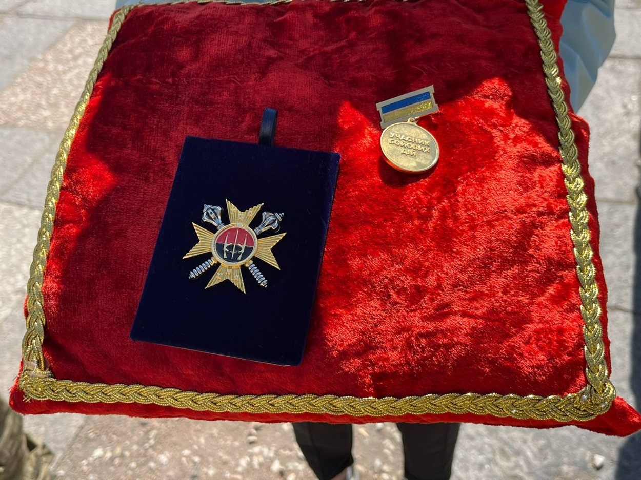 Первомайськ попрощався із захисником України Максимом Романовим