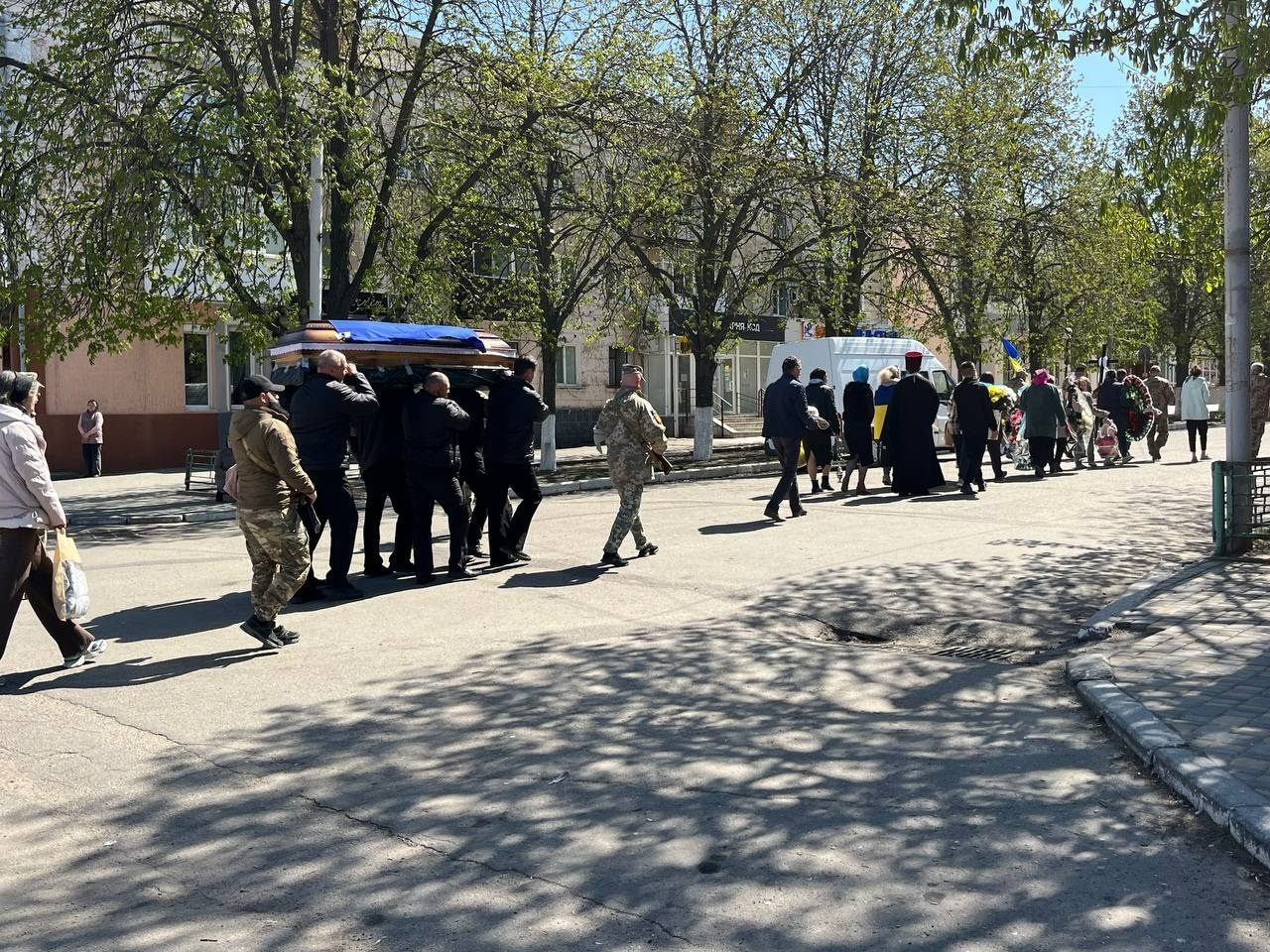 Первомайськ попрощався із захисником України Максимом Романовим