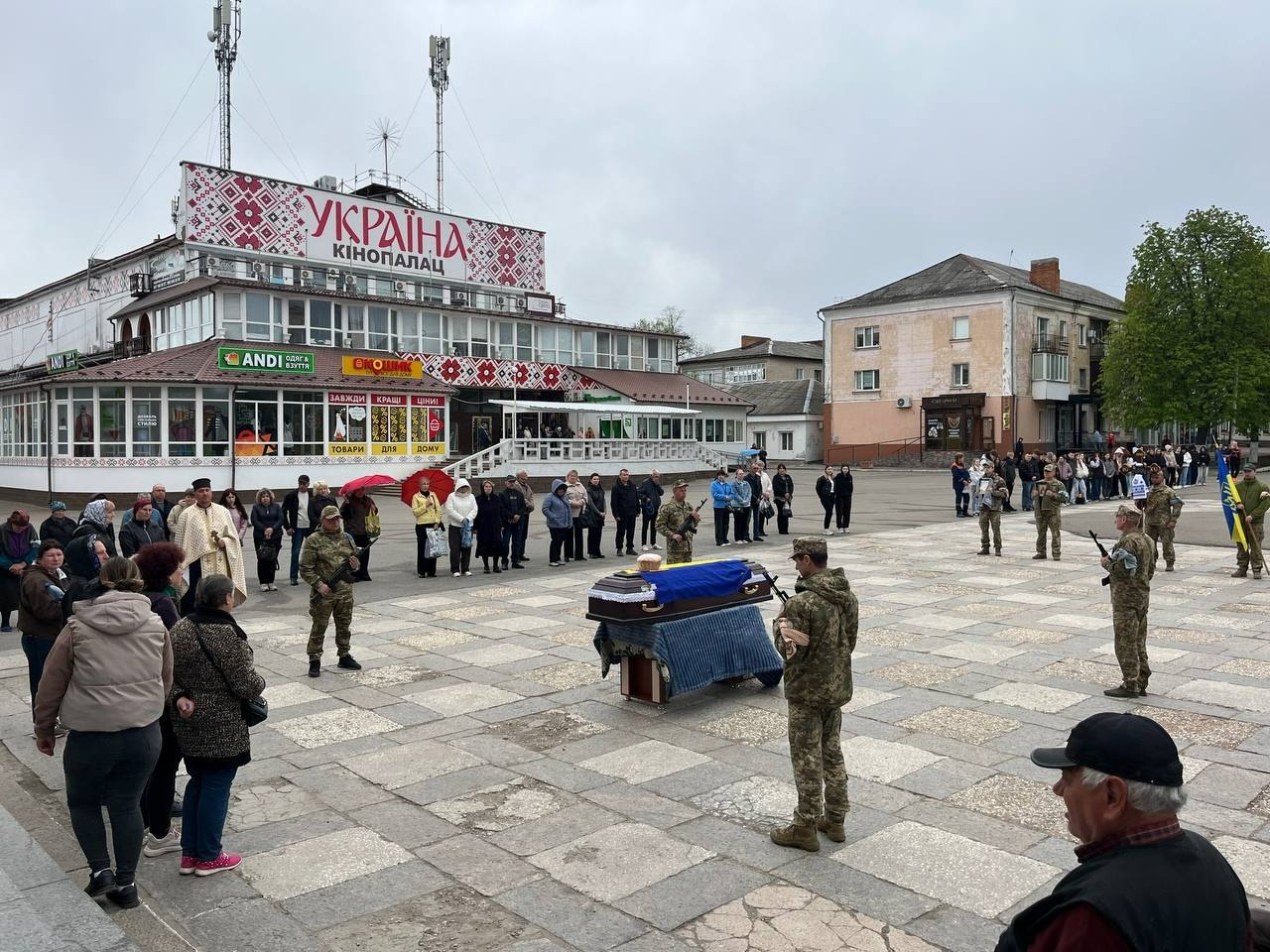 Первомайськ попрощався із захисником України Олександром Дудником