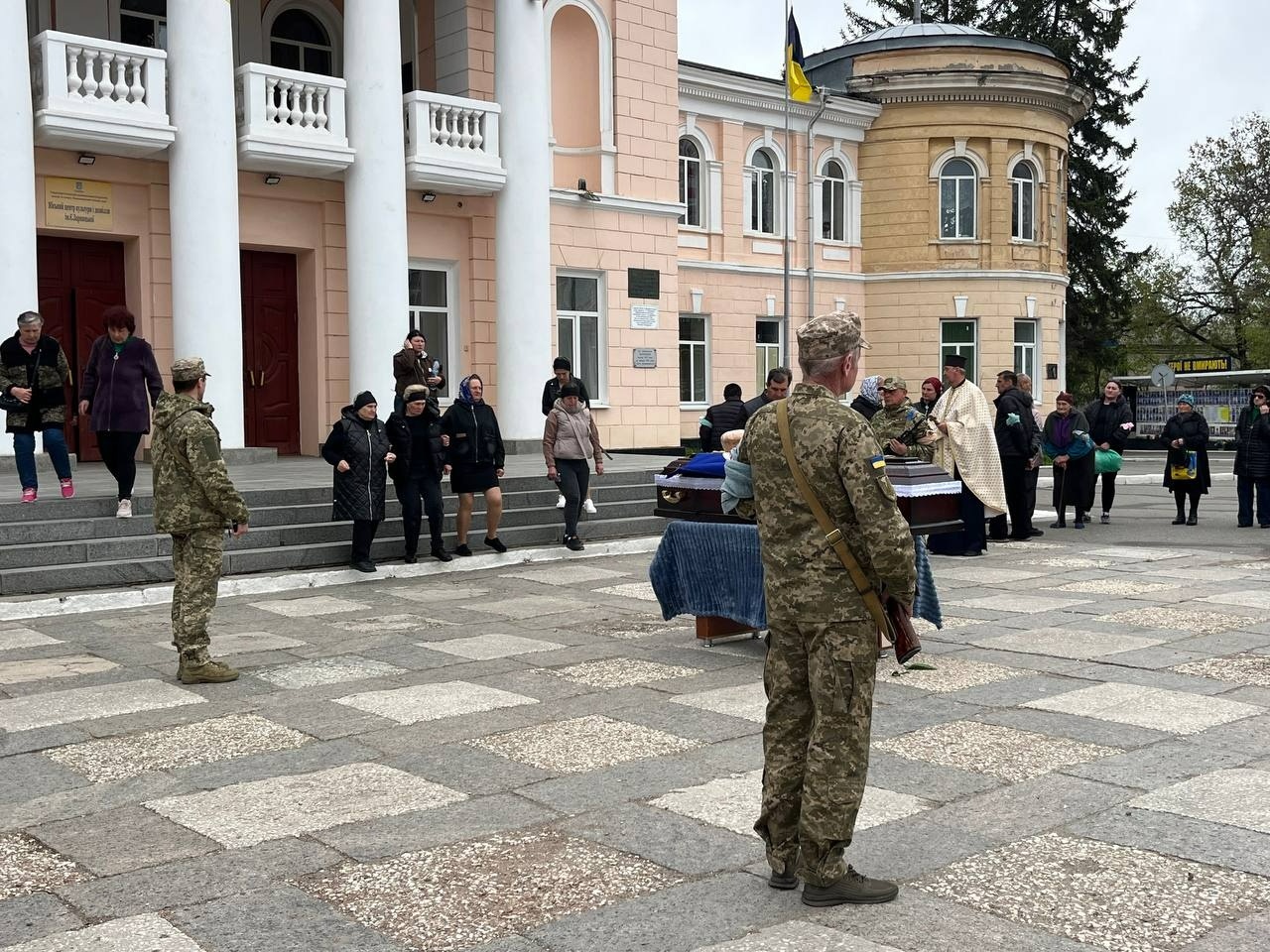 Первомайськ попрощався із захисником України Олександром Дудником