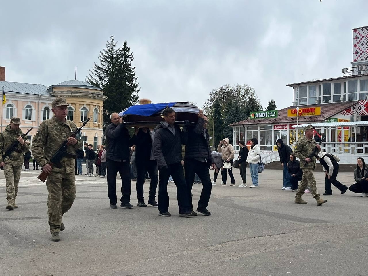 Первомайськ попрощався із захисником України Олександром Дудником