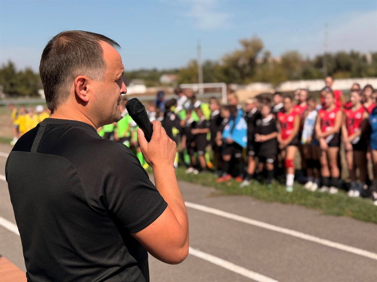Євген Романов на відкритті змагань з футболу серед дітей та юнаків у Первомайську