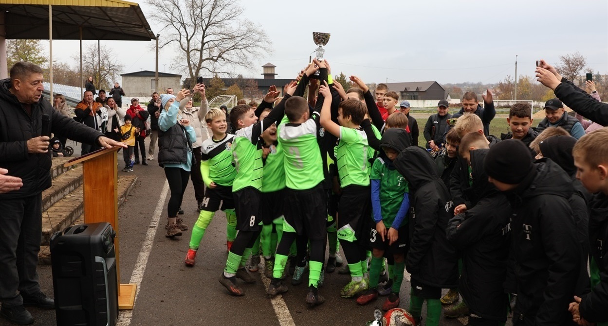 Команда Victory здобула перехідний Кубок, який розігрували на змаганні пам'яті загиблого на фронті ексфутболіста з Первомайська, Олега Монастирського