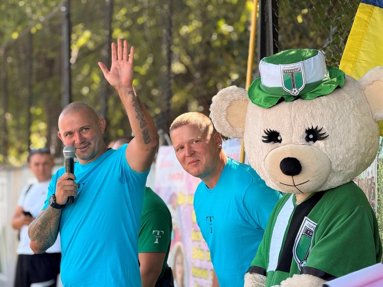 Тренери клубу "Торпедо" Сергій Федорченко та Олександр Матюшов на відкритті щорічного турніру під егідою клубу Torpedo CUP