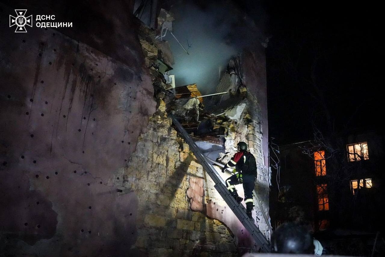 Російська атака на Одесу: влучання у житлові будинки, є загиблі та поранені