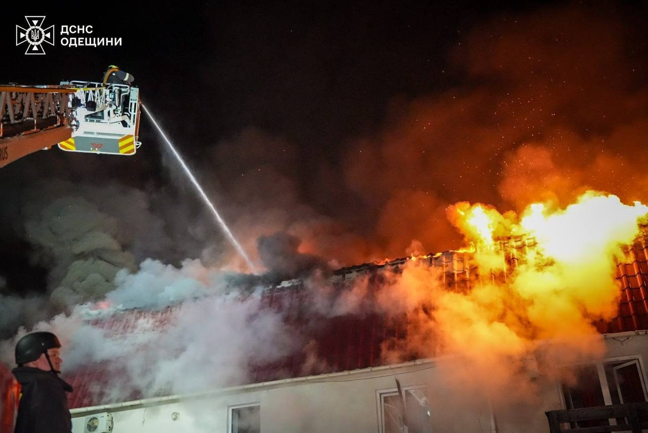 Російська атака на Одесу: влучання у житлові будинки, є загиблі та поранені