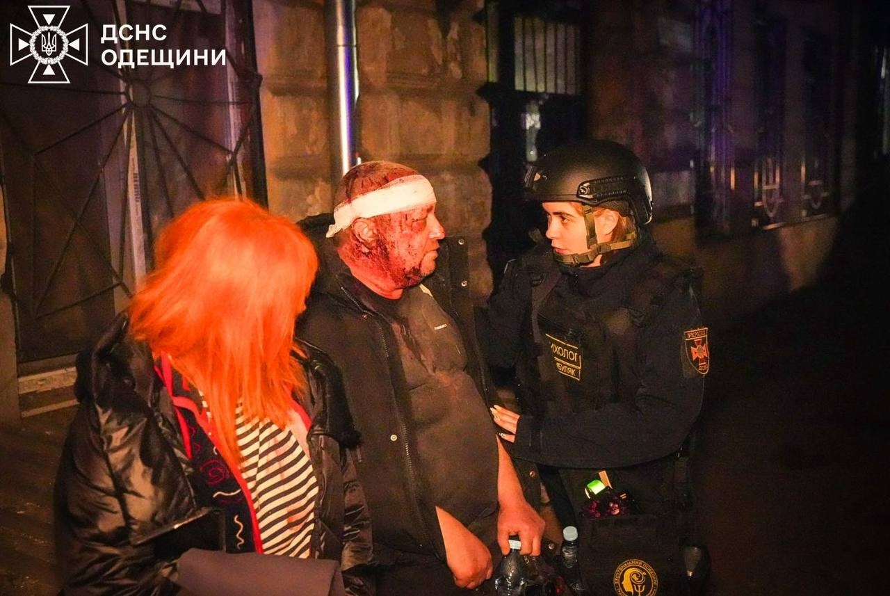 Російська атака на Одесу: влучання у житлові будинки, є загиблі та поранені