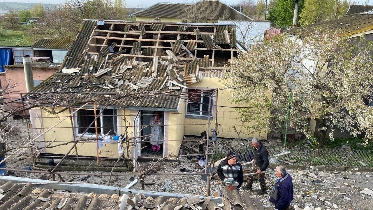 Атака «шахедів» на Миколаївський район: двоє постраждалих і пошкоджені будинки
