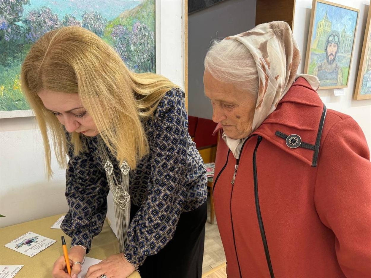 «Україна — це ми»: у Первомайську відкрилася виставка одеської художниці