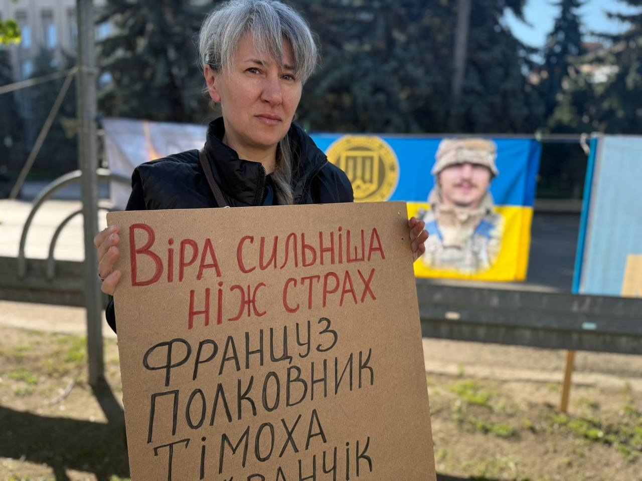 У Первомайську пройшла акція «Не мовчи. Полон вбиває!» Звільнені з полону, капелан та ті, хто очікує
