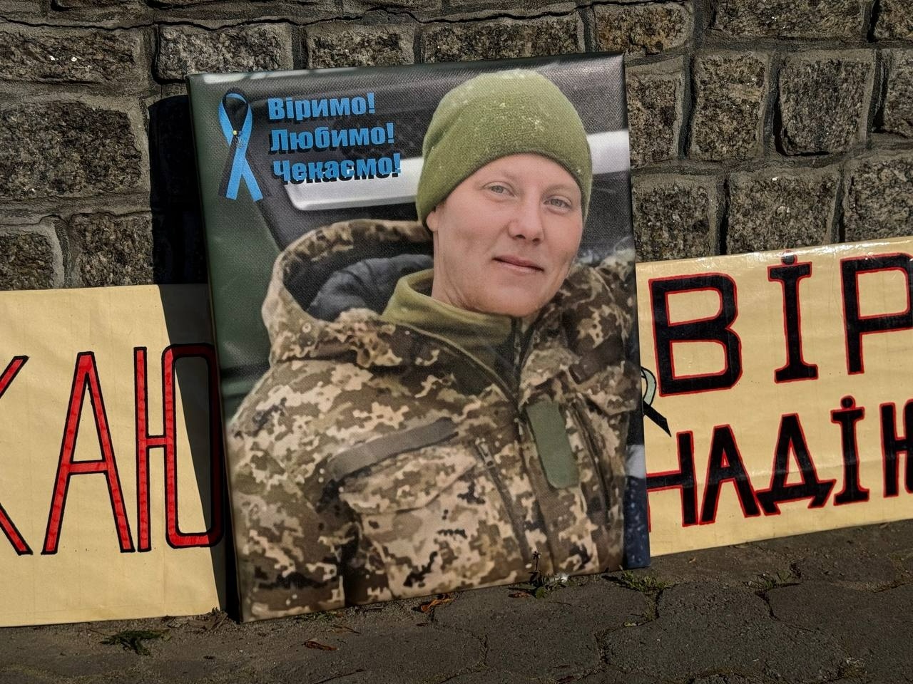 У Первомайську пройшла акція «Не мовчи. Полон вбиває!» Звільнені з полону, капелан та ті, хто очікує
