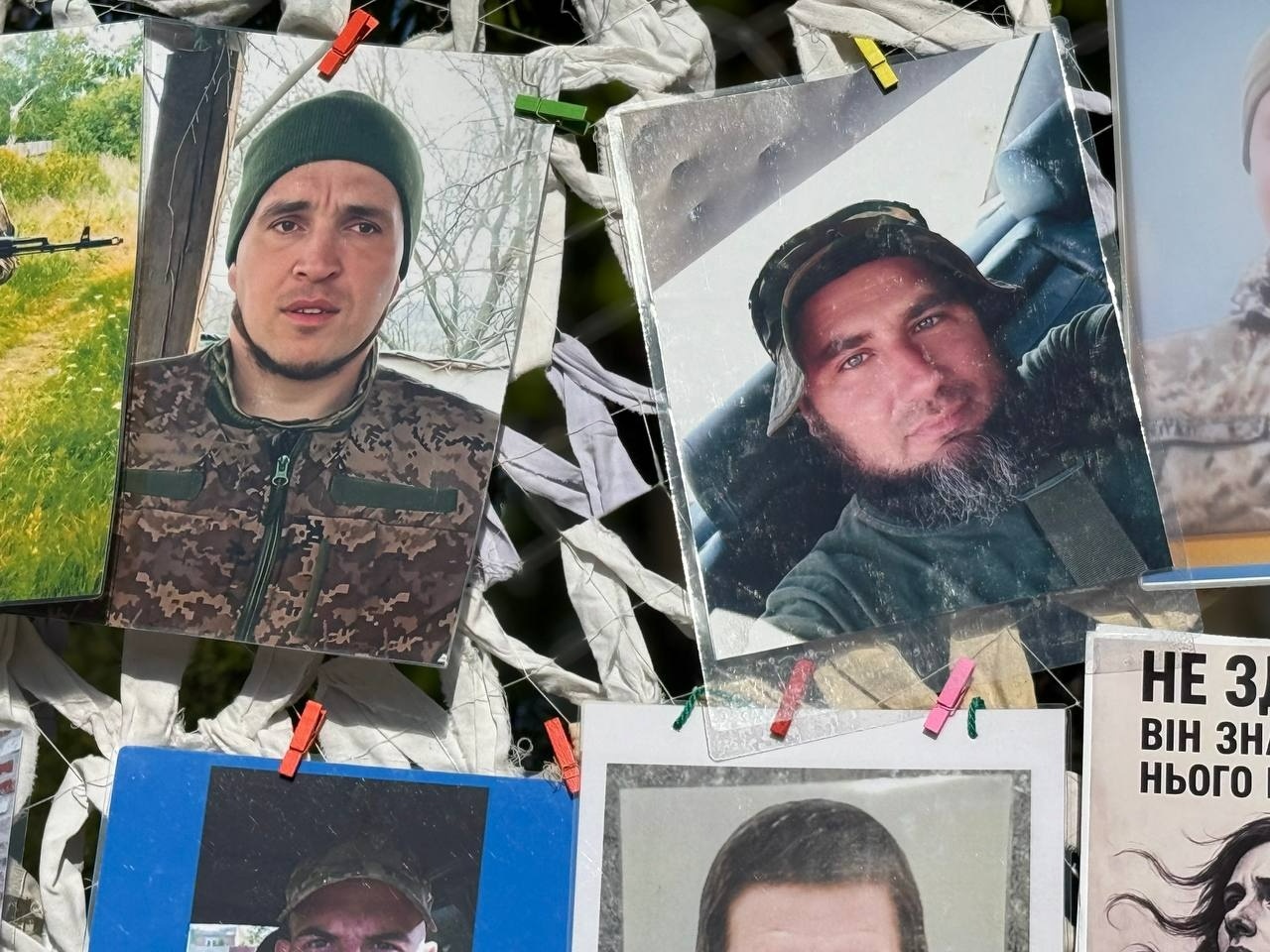 У Первомайську пройшла акція «Не мовчи. Полон вбиває!» Звільнені з полону, капелан та ті, хто очікує