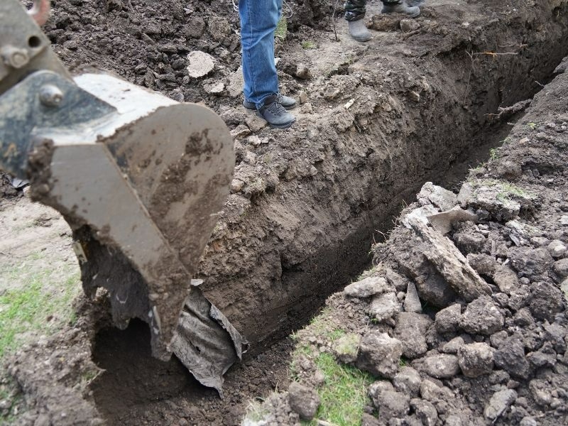 У Городку замінюють мережу водовідведення