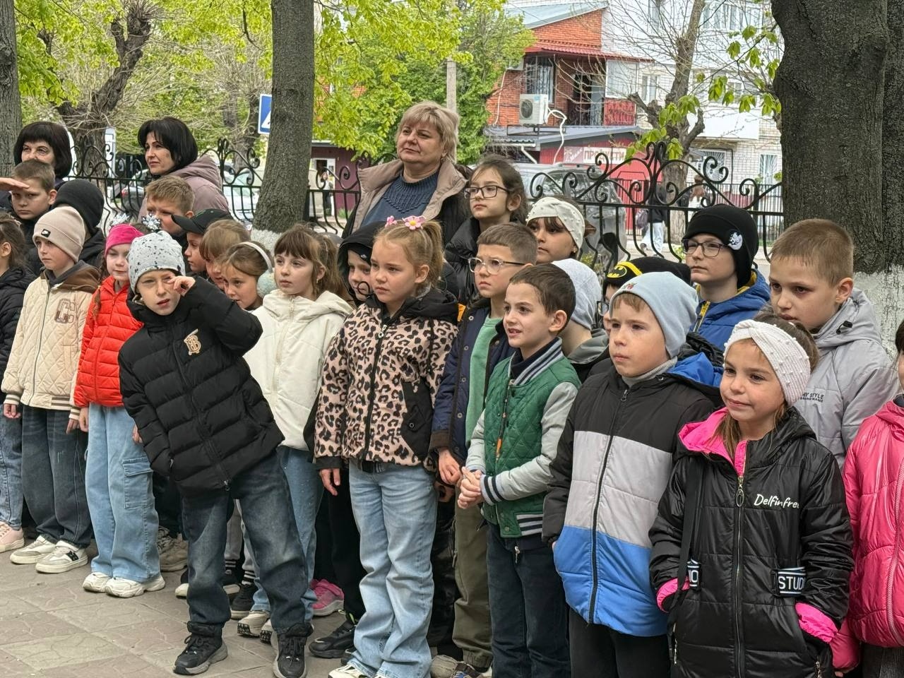 Військові, діти і Оскар: первомайська школа передала кошти на потреби Сил оборони. Фоторепортаж
