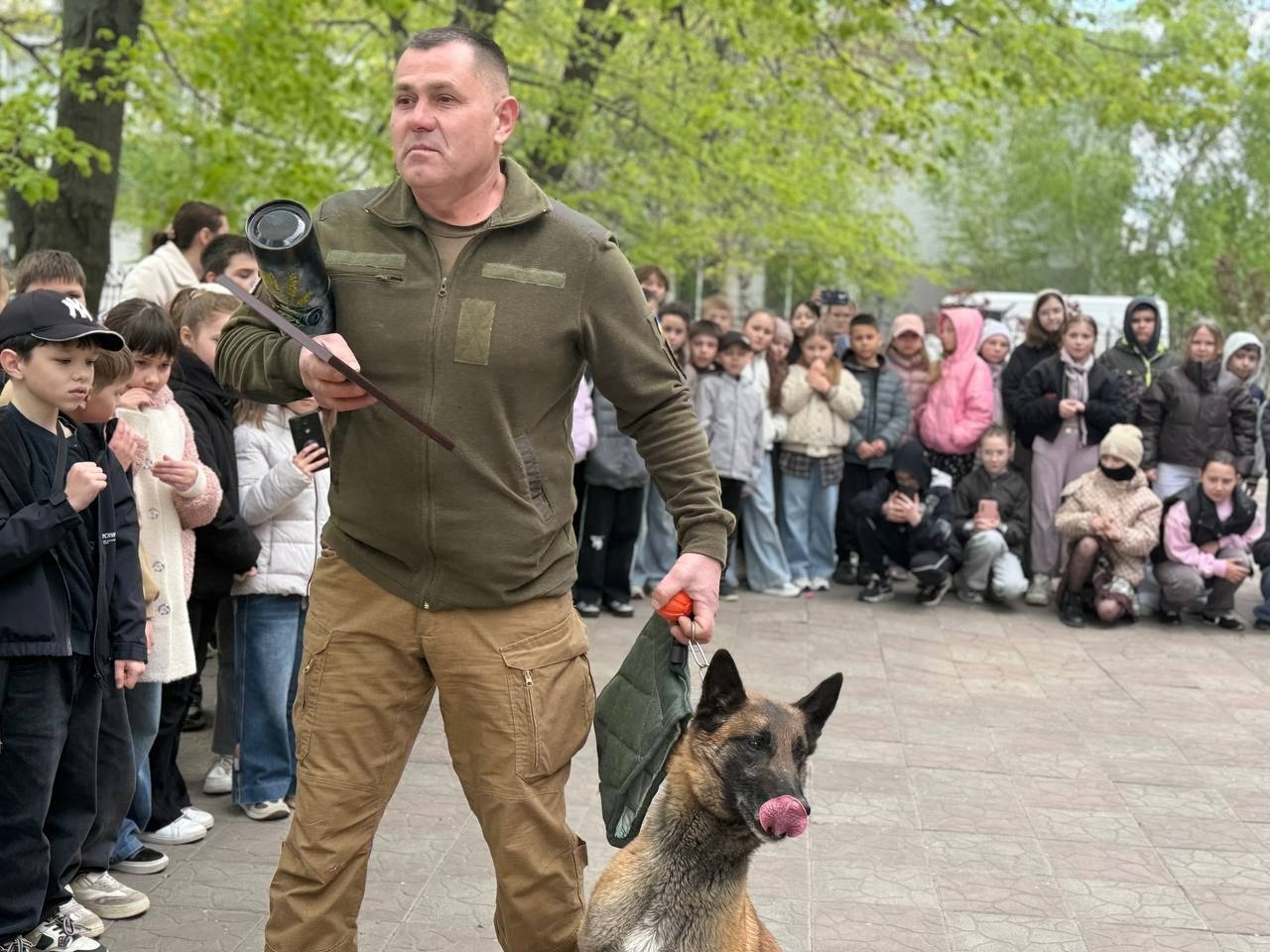 Військові, діти і Оскар: первомайська школа передала кошти на потреби Сил оборони. Фоторепортаж